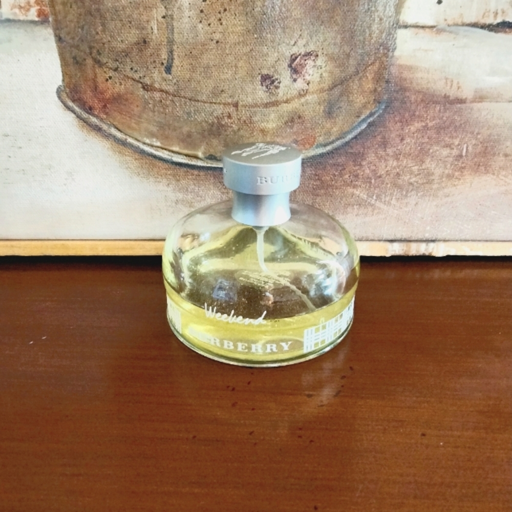 Burberry weekend Eau De Parfum. 3.3 FL Oz.